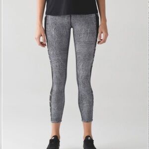 Lululemon White & Black Wild and Free Tight Black Net Pockets